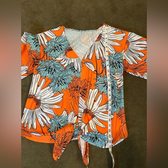 77. Ladies Floral Printed V-Neck and Half Sleeve Blouse.Size:S - Picture 8 of 13